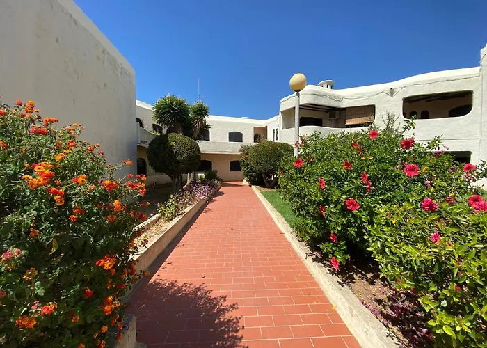 Peaceful & Spacious Apt With Parking & Queen Bed