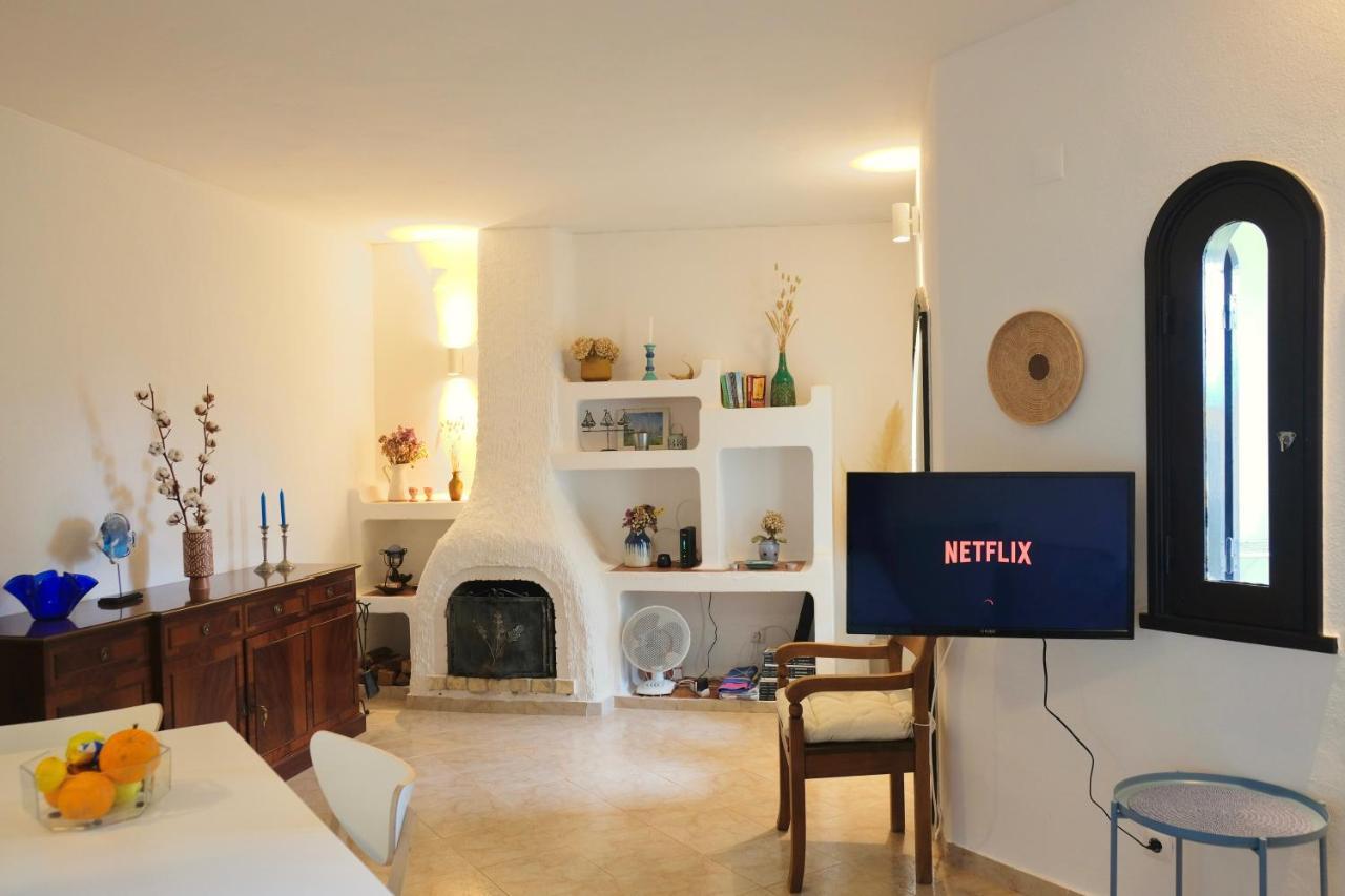 Peaceful & Spacious With Parking & Queen Bed *