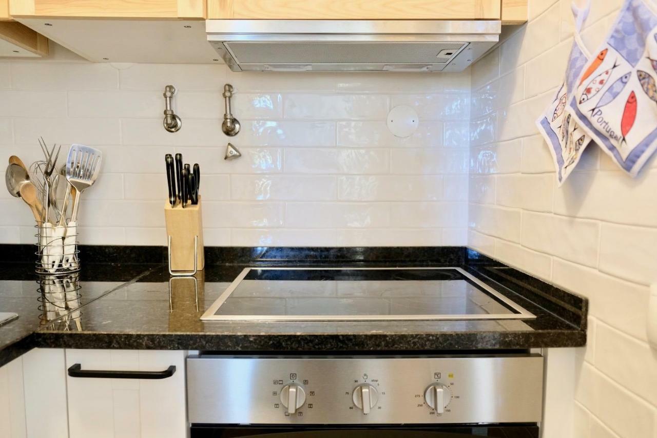 Peaceful & Spacious With Parking & Queen Bed Apartment